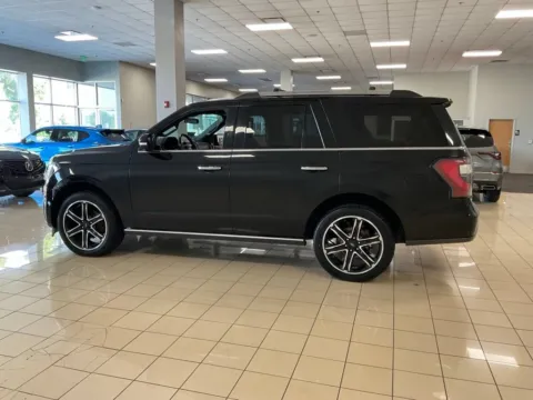 More photos of 2021 Ford Expedition Limited at Acura of Overland Park, KS