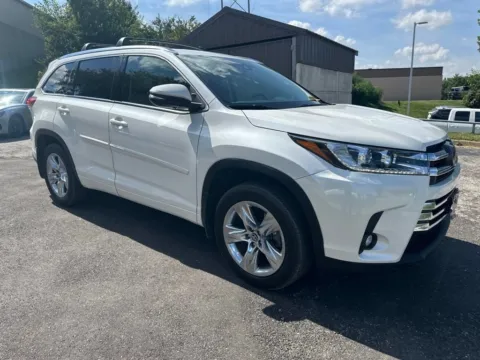 More photos of 2019 Toyota Highlander Limited at Acura of Overland Park, KS
