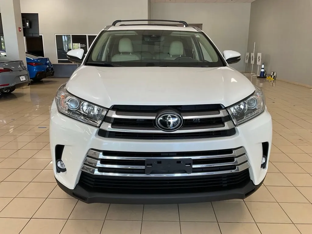 Used 2019 Toyota Highlander Limited with VIN 5TDDZRFH7KS961963 for sale in Kansas City