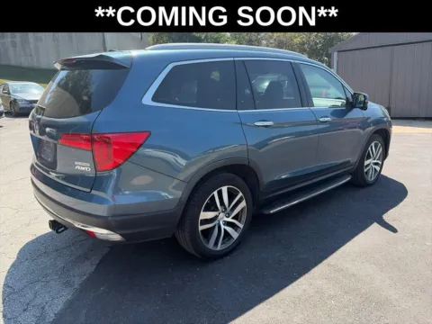 More photos of 2016 Honda Pilot Touring at Acura of Overland Park, KS