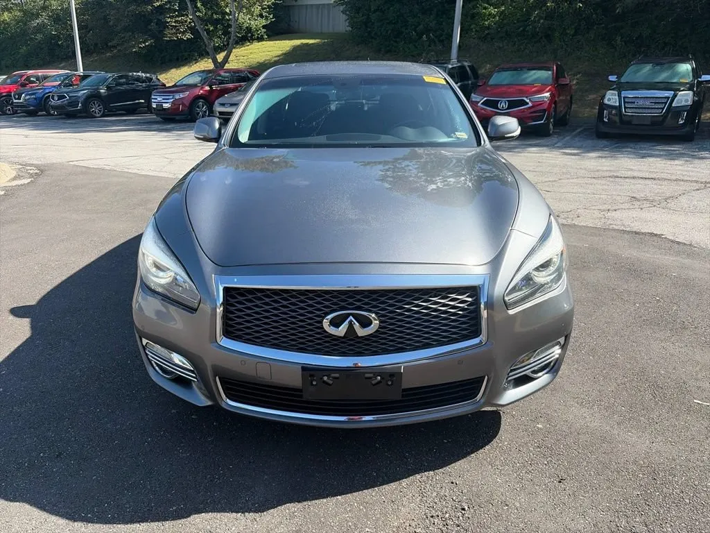 Used 2019 INFINITI Q70L LUXE with VIN JN1BY1PR2KM725643 for sale in Kansas City