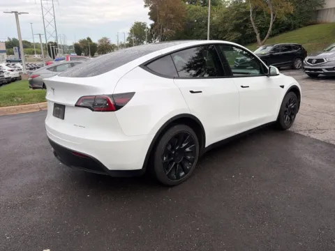More photos of 2022 Tesla Model Y Long Range at Acura of Overland Park, KS