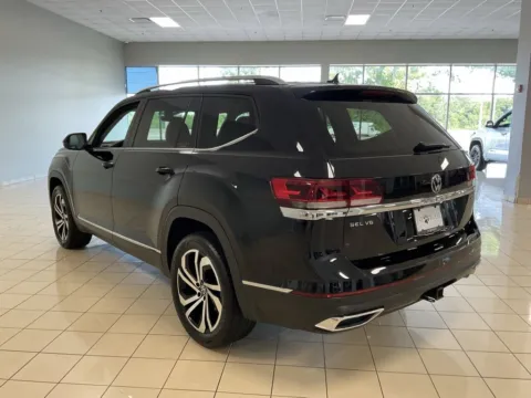 More photos of 2023 Volkswagen Atlas 3.6L V6 SEL at Acura of Overland Park, KS