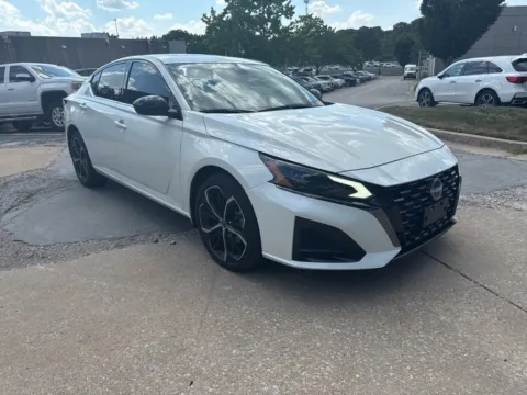 Another view of 2023 Nissan Altima 2.5 SR for sale in Overland Park, KS at Acura of Overland Park