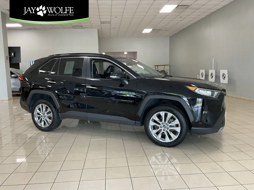 Used 2019 Toyota RAV4 Limited for sale in Overland Park, KS at Jay