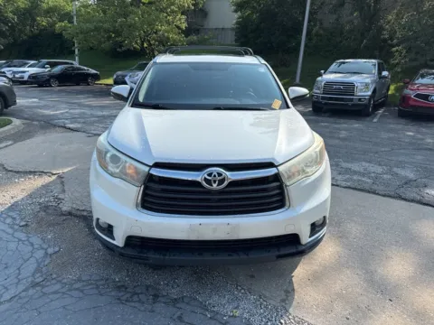 Photos of 2016 Toyota Highlander XLE for sale in Overland Park, KS at Acura of Overland Park