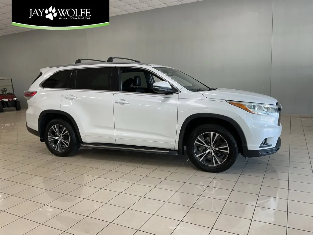 2016 Toyota Highlander XLE for sale in Overland Park, KS
