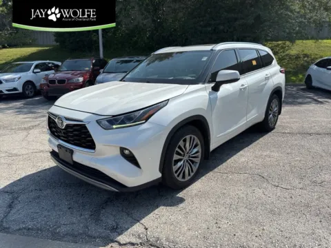 White 2020 Toyota Highlander Platinum for sale in Overland Park, KS