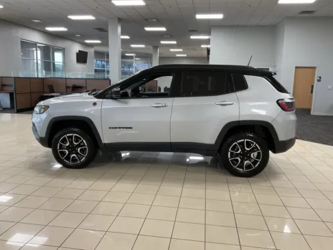 More photos of 2024 Jeep Compass Trailhawk at Acura of Overland Park, KS