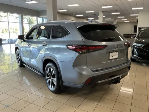 More photos of 2024 Toyota Highlander Hybrid XLE at Acura of Overland Park, KS
