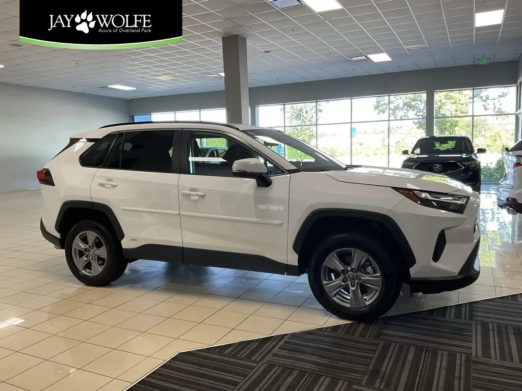 Used 2024 Toyota RAV4 LE with VIN 2T3MWRFV4RW232231 for sale in Kansas City