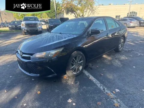 Black 2015 Toyota Camry SE for sale in Overland Park, KS