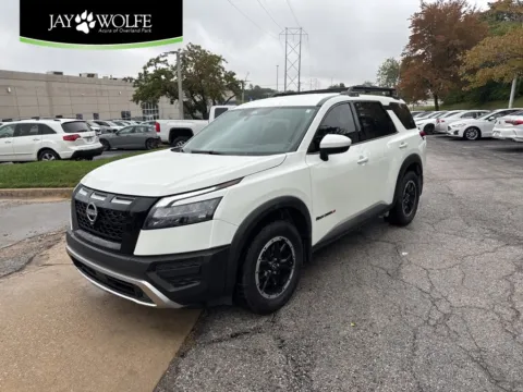 White 2023 Nissan Pathfinder Rock Creek for sale in Overland Park, KS