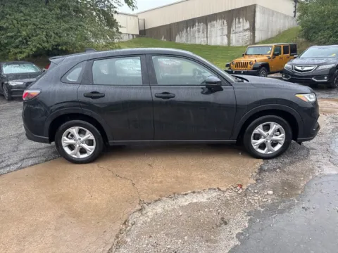 More photos of 2024 Honda HR-V LX at Acura of Overland Park, KS