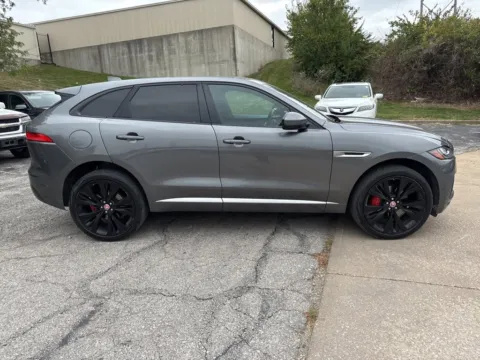 More photos of 2019 Jaguar F-PACE S at Acura of Overland Park, KS
