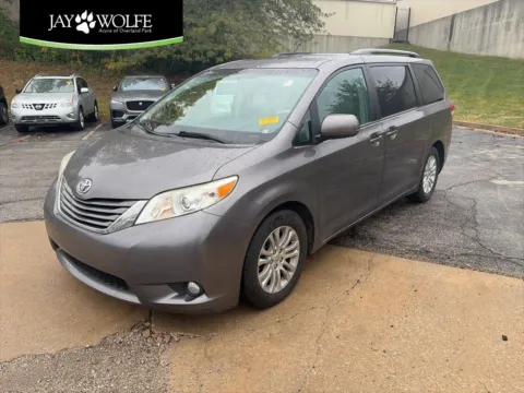 Gray 2014 Toyota Sienna XLE for sale in Overland Park, KS