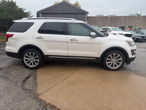 More photos of 2016 Ford Explorer Limited at Acura of Overland Park, KS