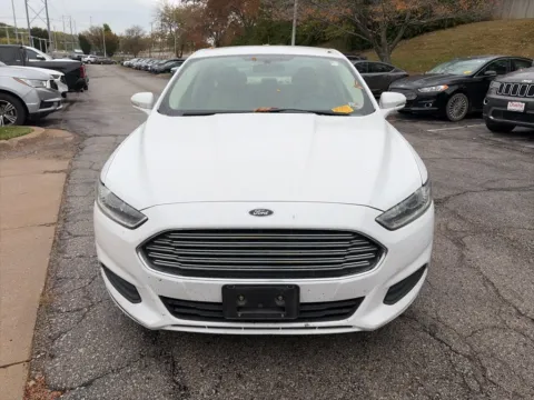 Photos of 2016 Ford Fusion SE for sale in Overland Park, KS at Acura of Overland Park