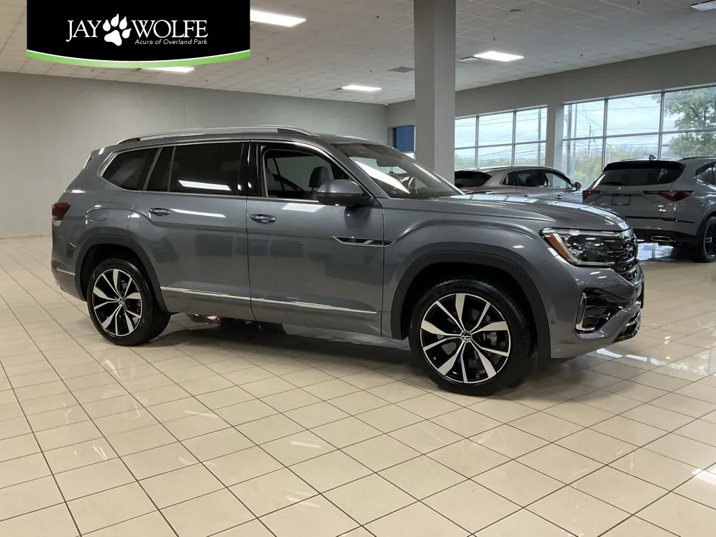 Used 2024 Volkswagen Atlas SEL Premium R-Line with VIN 1V2FR2CA8RC610867 for sale in Kansas City