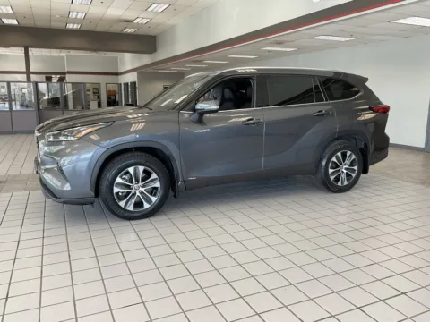 Another view of 2021 Toyota Highlander Hybrid XLE for sale in Kansas City, MO at Jay Wolfe Auto Outlet