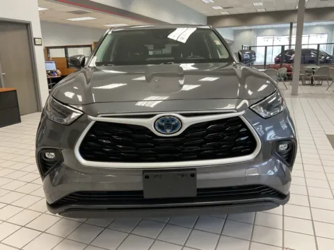 Photos of 2022 Toyota Highlander Hybrid LE for sale in Kansas City, MO at Jay Wolfe Auto Outlet