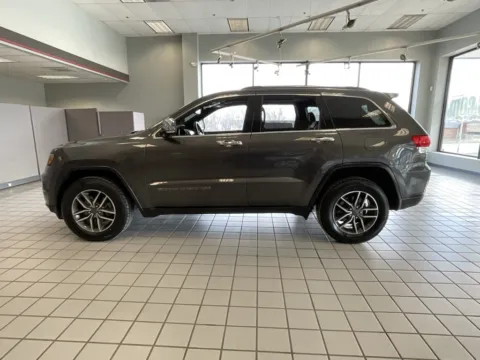 More photos of 2019 Jeep Grand Cherokee Limited at Jay Wolfe Auto Outlet, MO