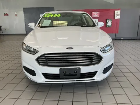 Photos of 2016 Ford Fusion SE for sale in Kansas City, MO at Jay Wolfe Auto Outlet