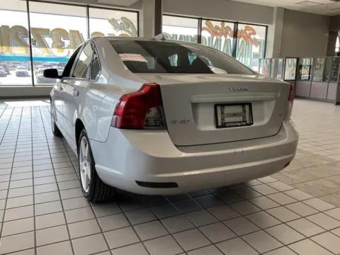 More photos of 2008 Volvo S40 2.4i at Jay Wolfe Auto Outlet, MO