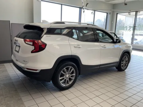 More photos of 2024 GMC Terrain SLT at Jay Wolfe Auto Outlet, MO