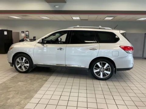 More photos of 2013 Nissan Pathfinder Platinum at Jay Wolfe Auto Outlet, MO