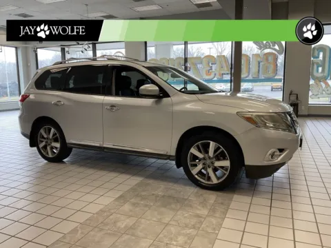 Silver 2013 Nissan Pathfinder Platinum for sale in Kansas City, MO