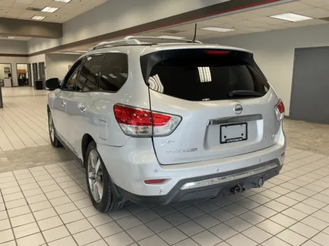 More photos of 2013 Nissan Pathfinder Platinum at Jay Wolfe Auto Outlet, MO
