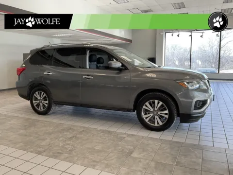 Gray 2018 Nissan Pathfinder SV for sale in Kansas City, MO