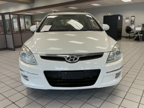 Photos of 2010 Hyundai Elantra Touring SE for sale in Kansas City, MO at Jay Wolfe Auto Outlet