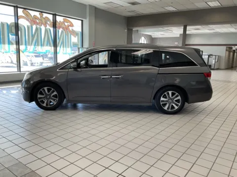 More photos of 2016 Honda Odyssey Touring at Jay Wolfe Auto Outlet, MO