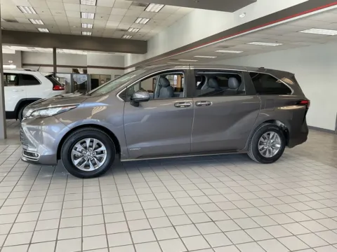 Another view of 2021 Toyota Sienna XLE for sale in Kansas City, MO at Jay Wolfe Auto Outlet