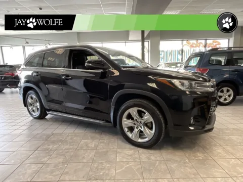 Red 2017 Toyota Highlander Limited for sale in Kansas City, MO