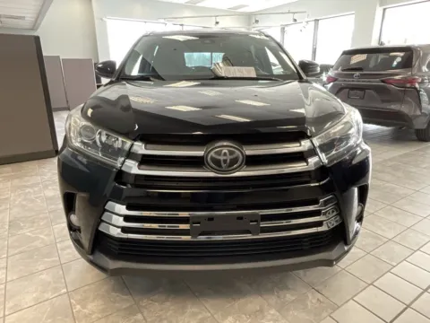 Photos of 2017 Toyota Highlander Limited for sale in Kansas City, MO at Jay Wolfe Auto Outlet