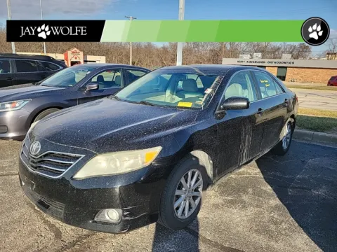 Black 2011 Toyota Camry XLE for sale in Kansas City, MO