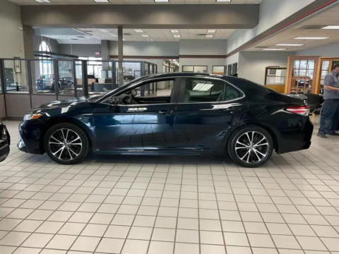 Another view of 2020 Toyota Camry Hybrid SE for sale in Kansas City, MO at Jay Wolfe Auto Outlet
