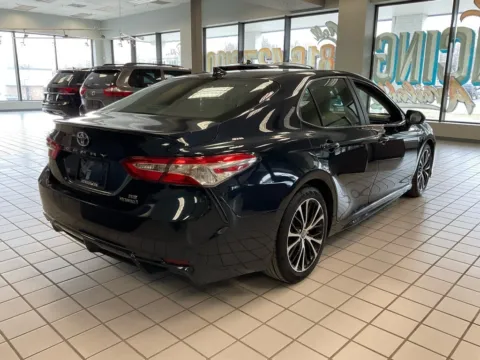 More photos of 2020 Toyota Camry Hybrid SE at Jay Wolfe Auto Outlet, MO