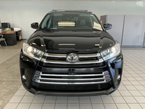 Photos of 2019 Toyota Highlander Limited Platinum for sale in Kansas City, MO at Jay Wolfe Auto Outlet