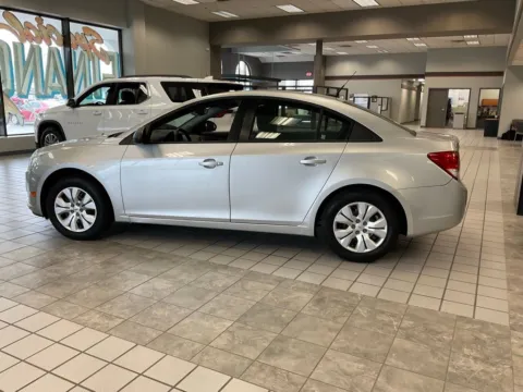 More photos of 2013 Chevrolet Cruze LS at Jay Wolfe Auto Outlet, MO