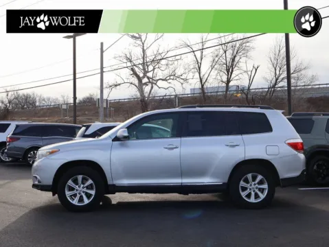 More photos of 2011 Toyota Highlander SE at Jay Wolfe Auto Outlet, MO