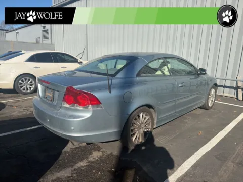 More photos of 2008 Volvo C70 T5 at Jay Wolfe Auto Outlet, MO