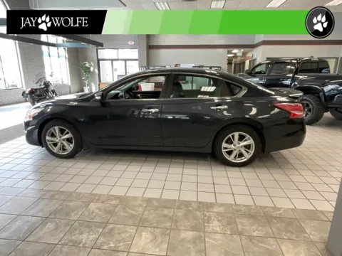 More photos of 2013 Nissan Altima 2.5 SL at Jay Wolfe Auto Outlet, MO