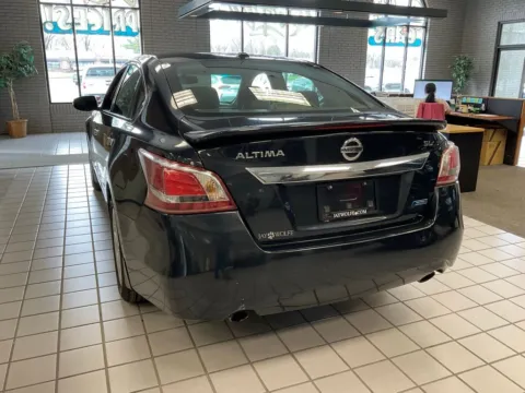 More photos of 2013 Nissan Altima 2.5 SL at Jay Wolfe Auto Outlet, MO
