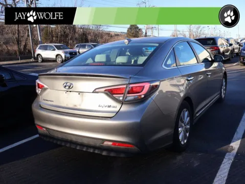 More photos of 2017 Hyundai Sonata Hybrid SE at Jay Wolfe Auto Outlet, MO
