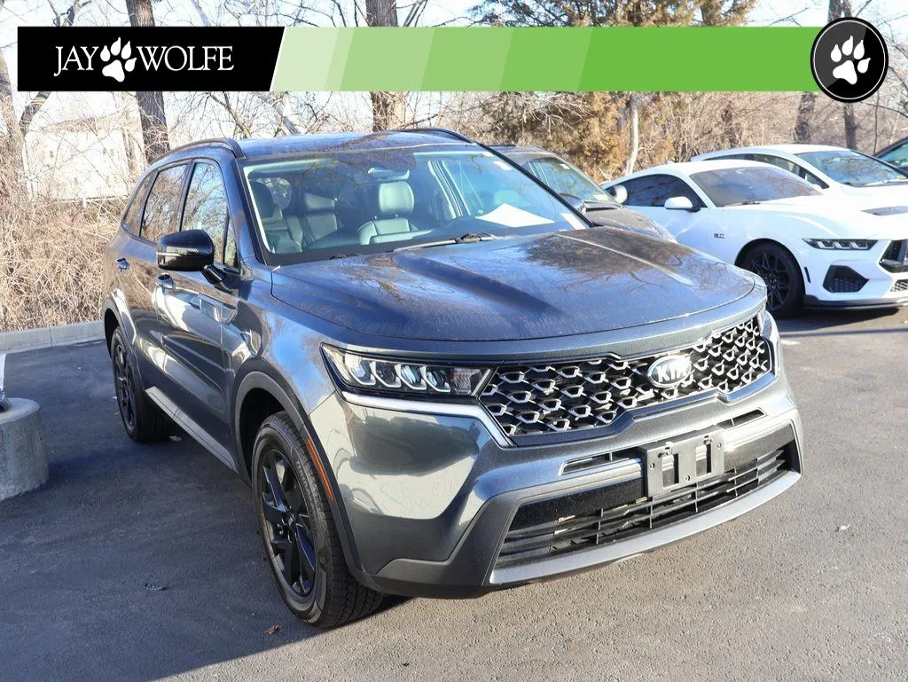 Gray 2021 Kia Sorento S for sale in Kansas City, MO