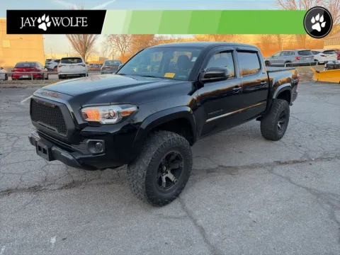 Red 2017 Toyota Tacoma SR5 for sale in Kansas City, MO